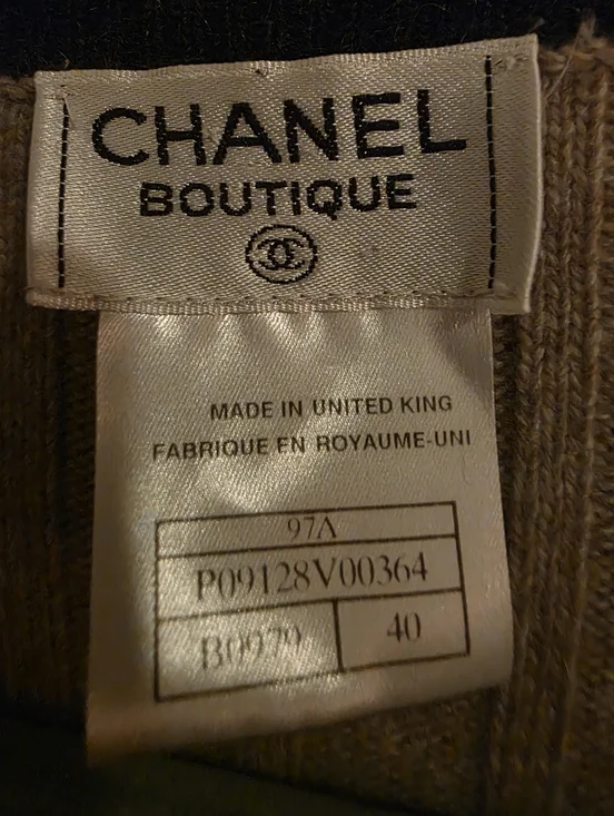 CHANEL Taupe and Black Ribbed Cashmere Cardigan - Picture 5 of 6